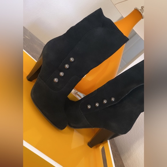 Women’s Kitten Heel Booties - Picture 2 of 3